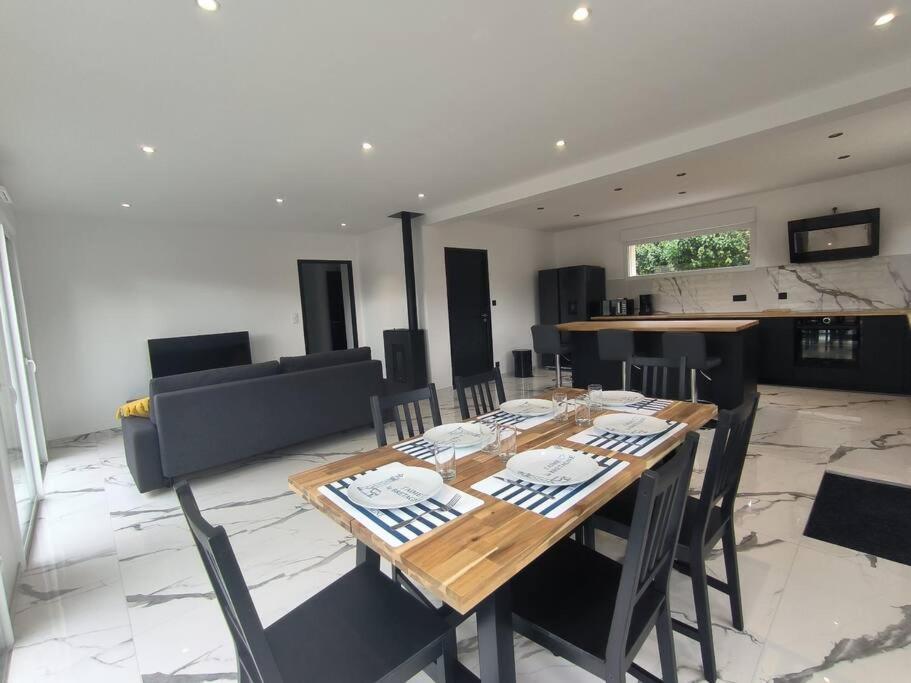 Villa A 900M Des Plages Locquirec Exterior photo